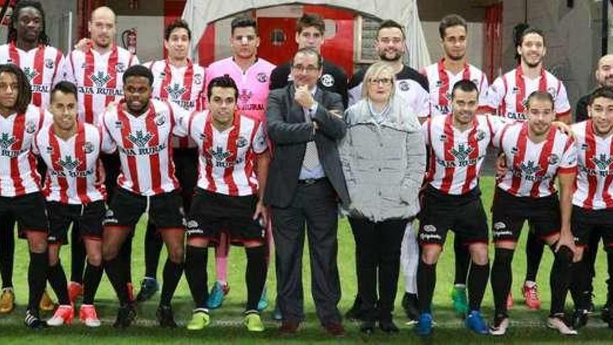 El Zamora CF presenta su equipación oficial con todos sus patrocinadores