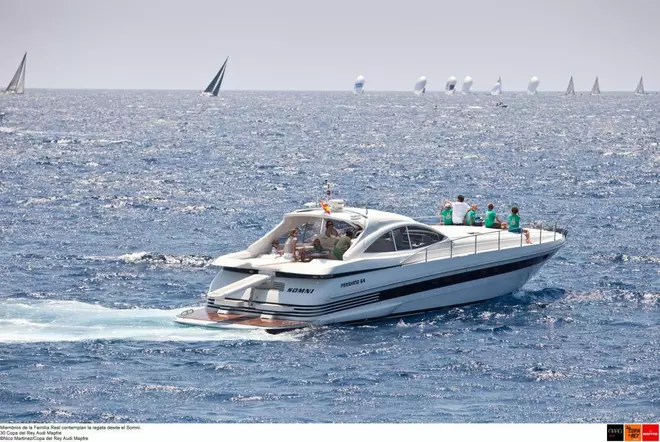 Die Königsfamilie und ihre Yacht "Somni"