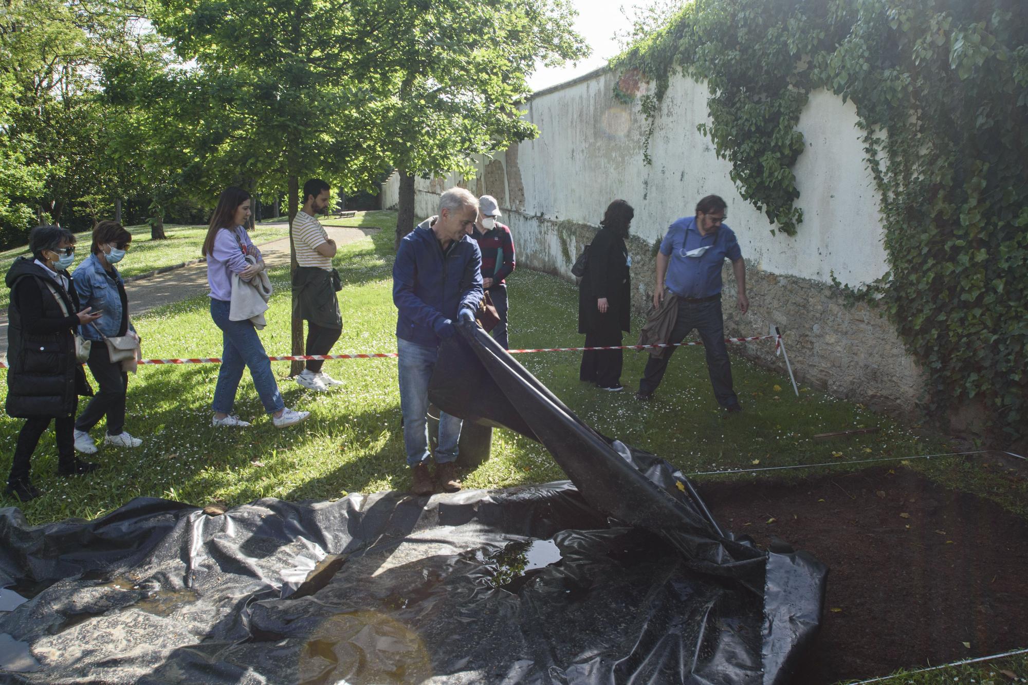 EN IMÁGENES: Así fue la primera visita guiada por los jardines de La Rodriga en Oviedo
