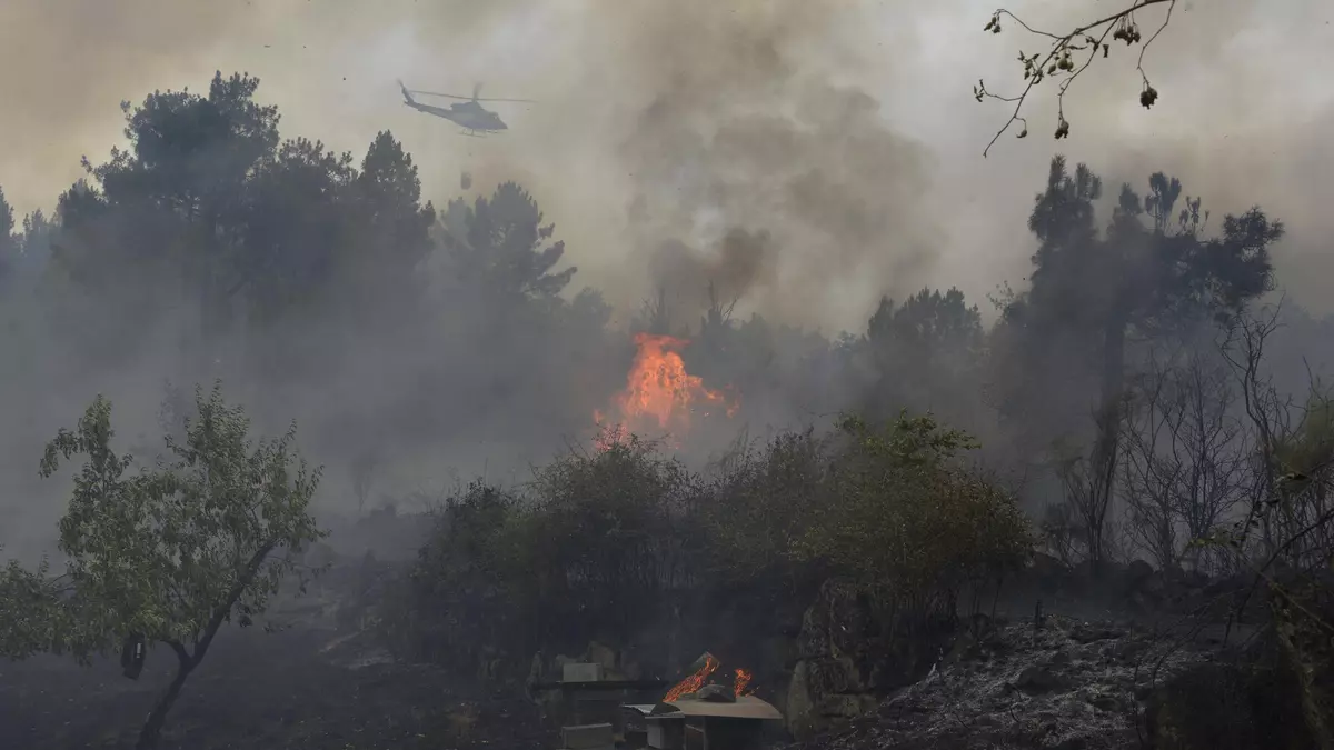 La alta velocidad Madrid-Galicia queda suspendida por hoy debido al fuego en Ourense
