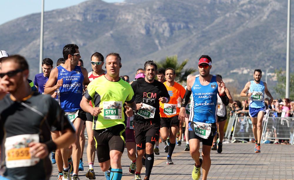 El Mouaziz, del Club Nerja de Atletismo ha vuelto a imponerse en la prueba, que ha alcanzado una participación récord con 7.500 corredores