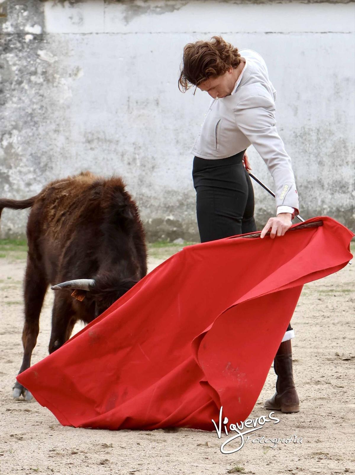 El novillero Borja Escudero estrena apoderado