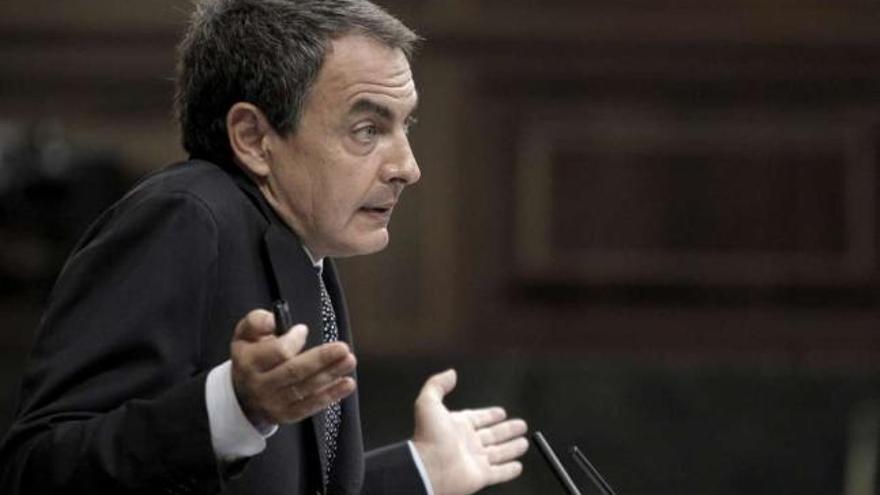 José Luis Rodríguez Zapatero, en un momento del debate de ayer. / emilio naranjo