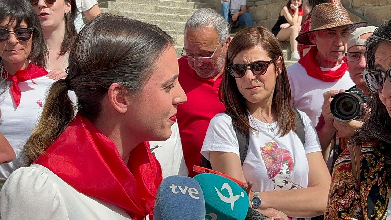 La ministra Irene Montero difruta del Chíviri de Trujillo