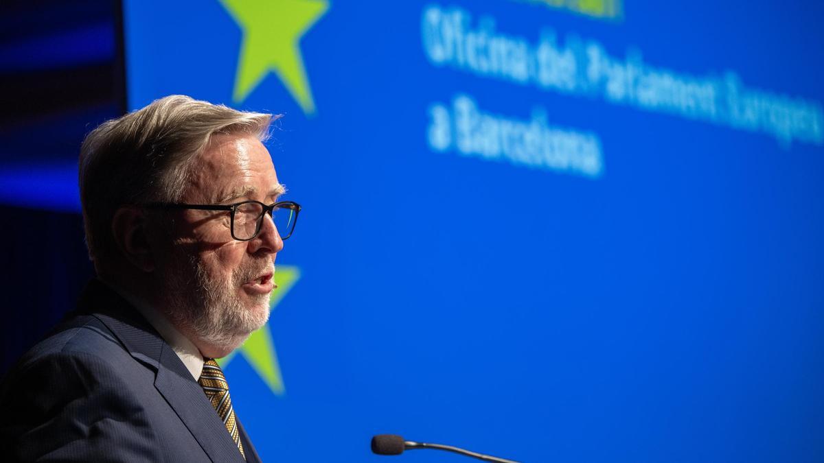 El expresidente del Parlamento Europeo Pat Cox, este jueves, durante el acto para celebrar el 25 aniversario de la apertura de la oficina de la Eurocámara en Barcelona.