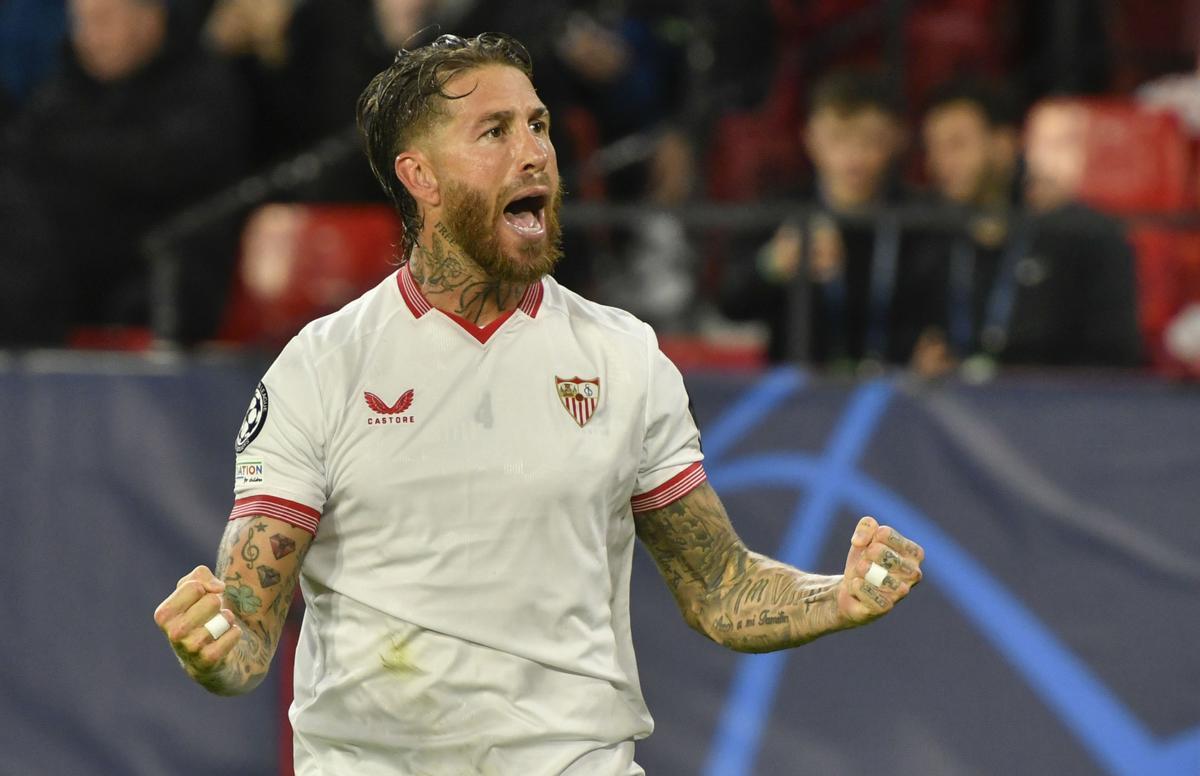 Sergio Ramos pone con ventaja al Sevilla al descanso (1-0)