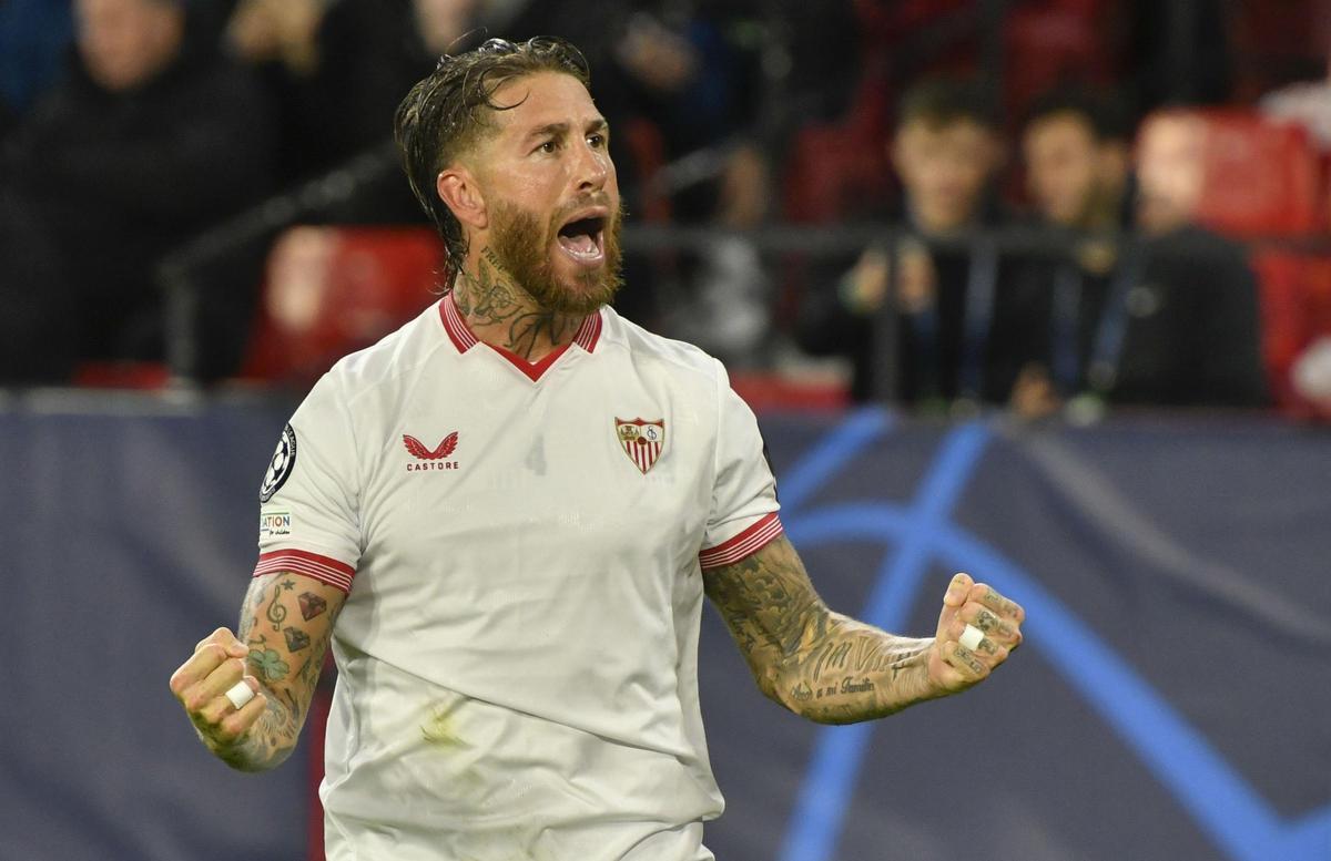 Sergio Ramos pone con ventaja al Sevilla al descanso (1-0)
