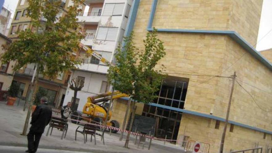 Imagen exterior del Teatro Río de Ibi.