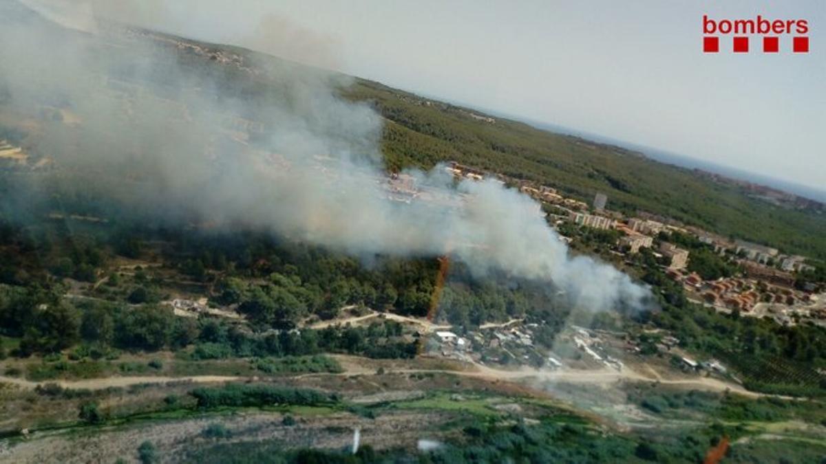 Incendio forestal en el barrio de Sant Salvador de Tarragona