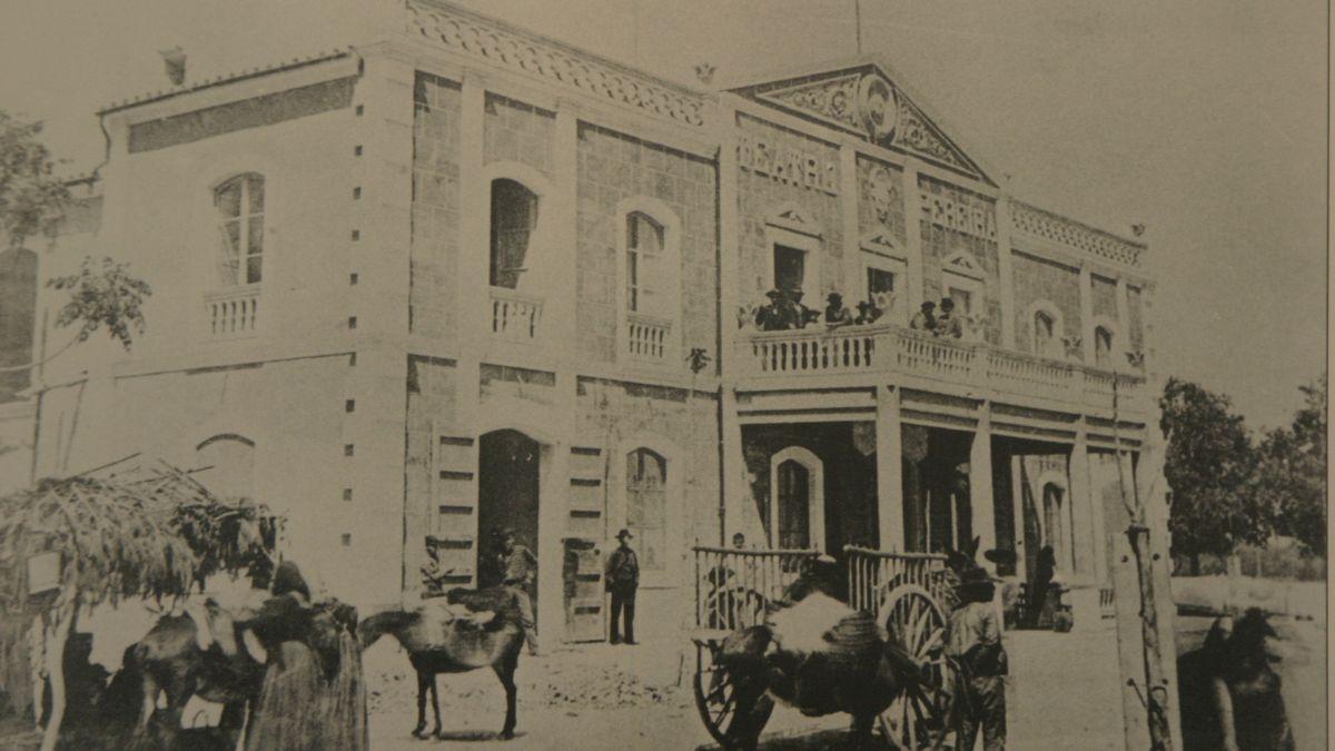 Imagen antigua del Teatro Pereira.