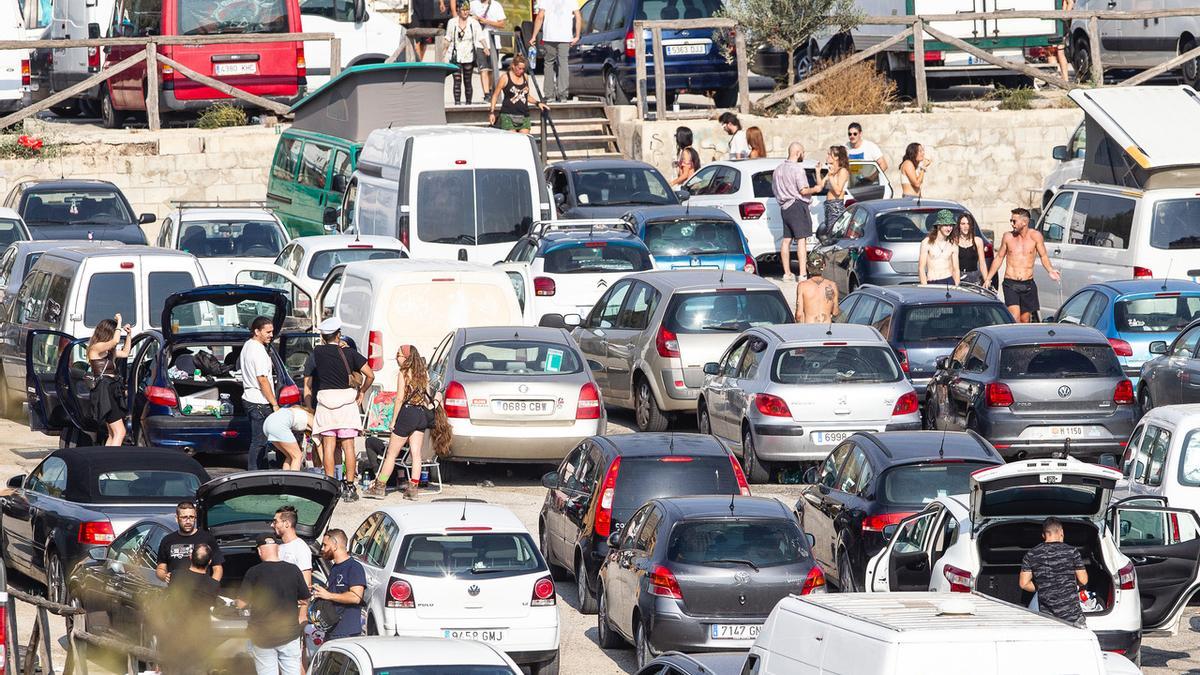 Gran despliegue policial por una fiesta ilegal con más de 1.000 personas en El Campello