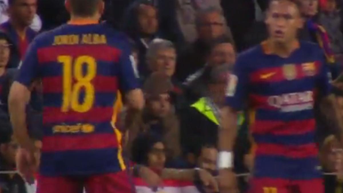 Neymar y Jordi Alba se engancharon en una acción del pasado FC Barcelona-Valencia