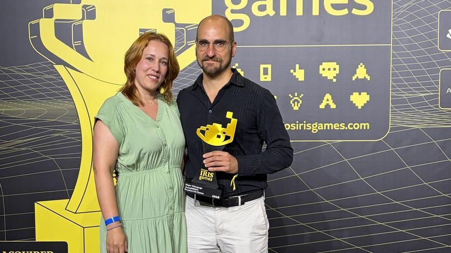 Daniel Rodríguez Palacios con el premio.
