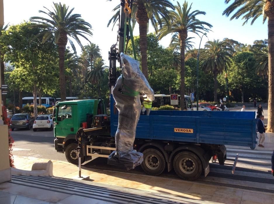 La escultura del Marqués de Larios vuelve a la Alameda