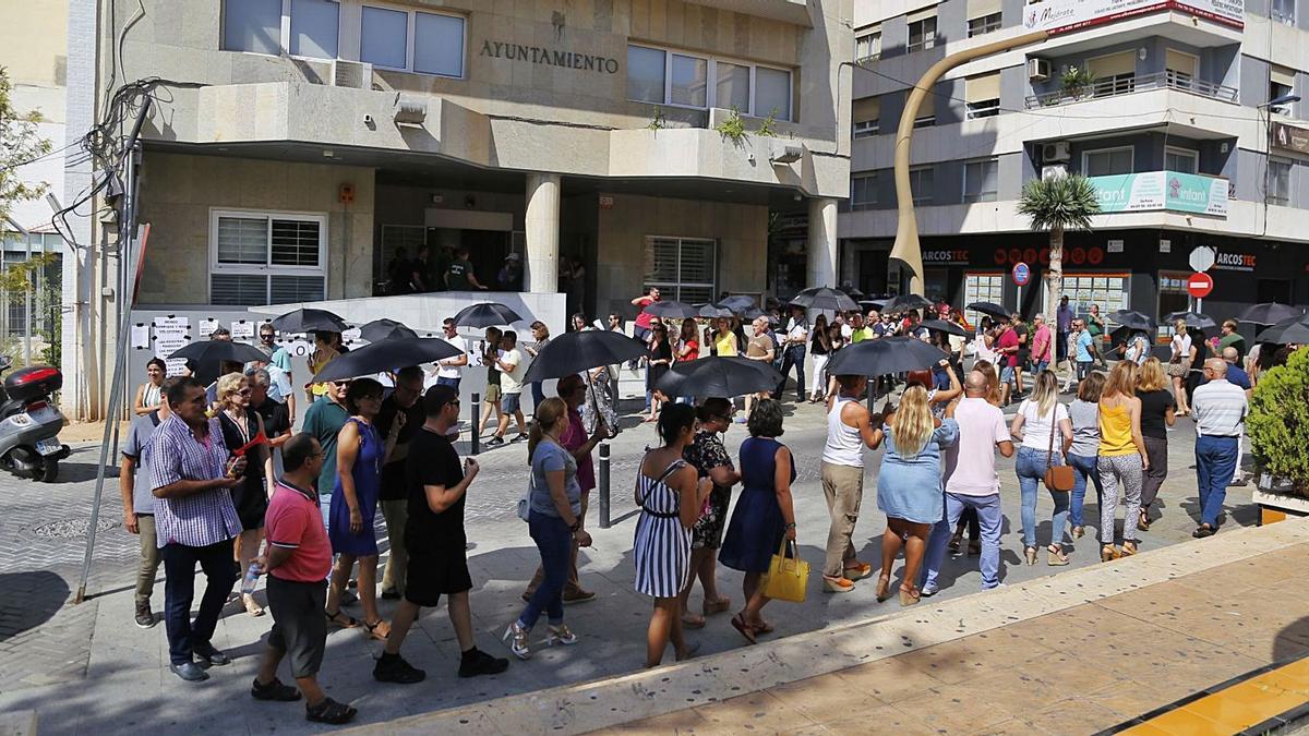 Imagen de archivo de las protestas para reclamar el pago de la productividad durante el anterior mandato. | JOAQUÍN CARRIÓN