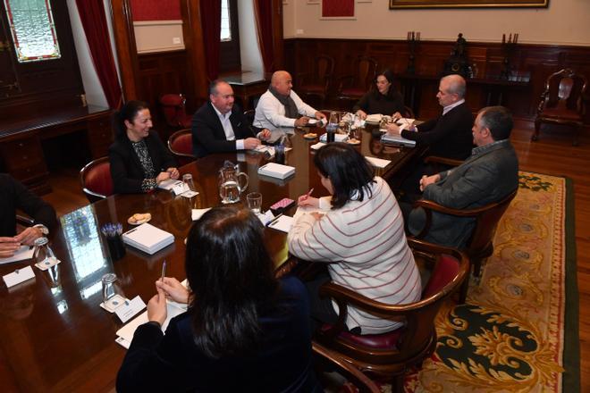 Reunión en A Coruña de Inés Rey con regidores de los concellos del Consorcio As Mariñas