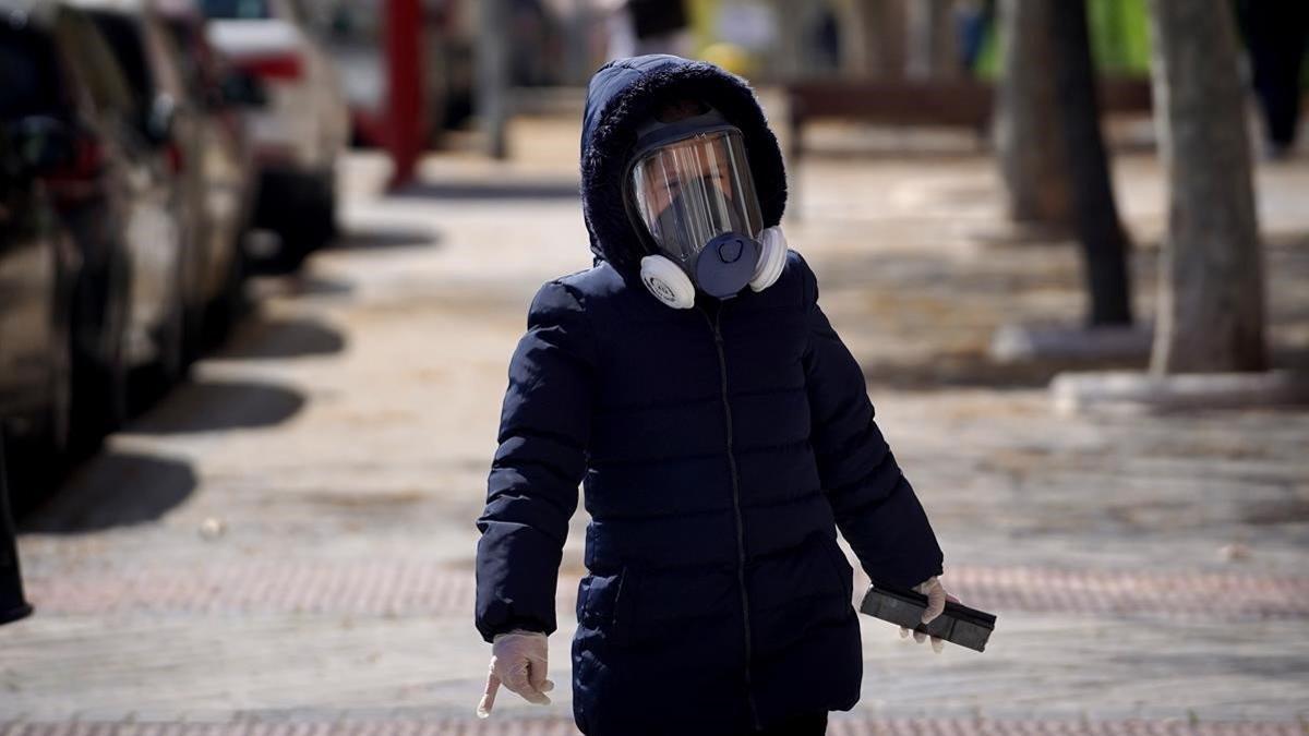 Un niño con una máscara en Valdemoro (Madrid).