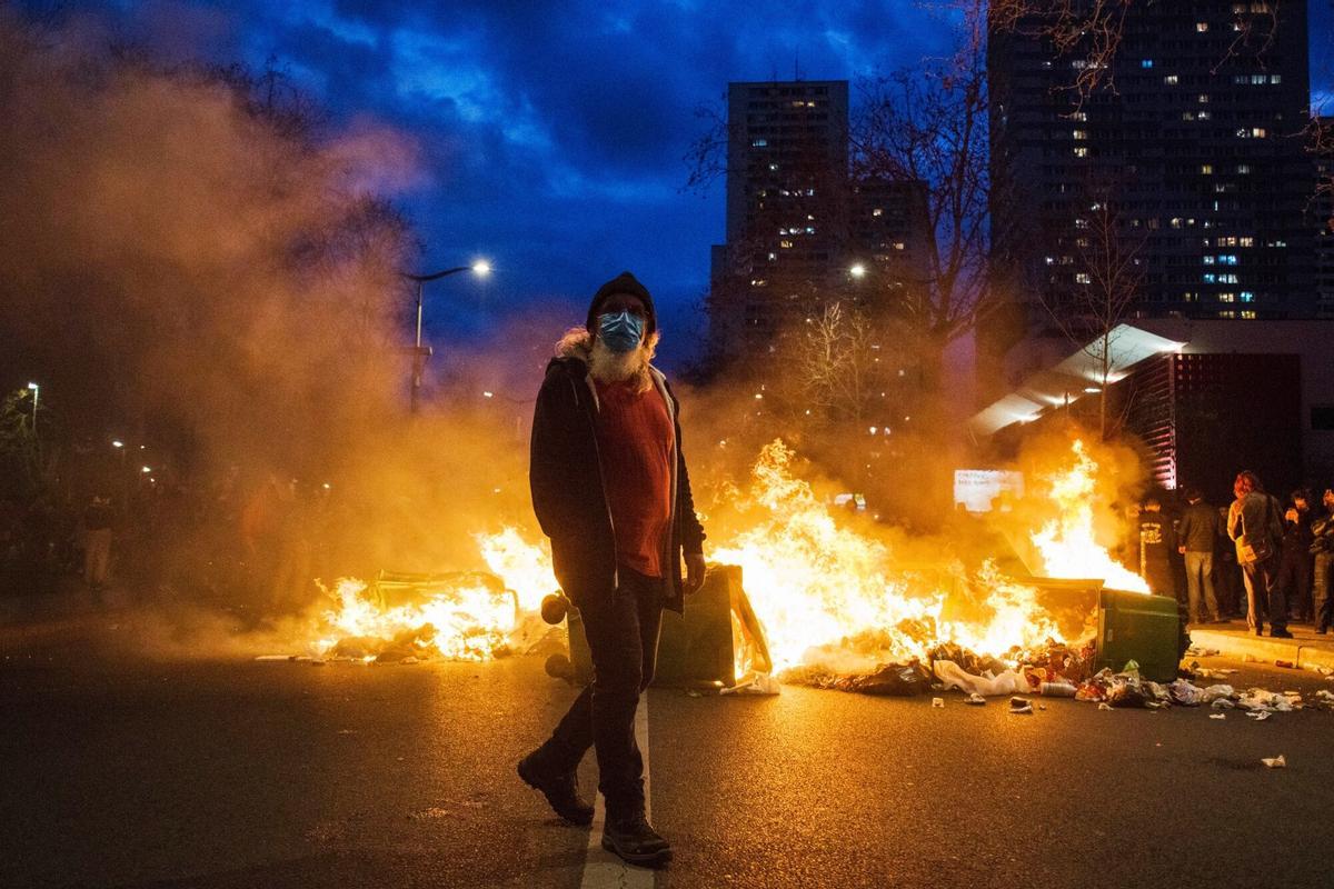 La manifestaciones en París contra la reforma de pensiones se saldan con 122 detenidos