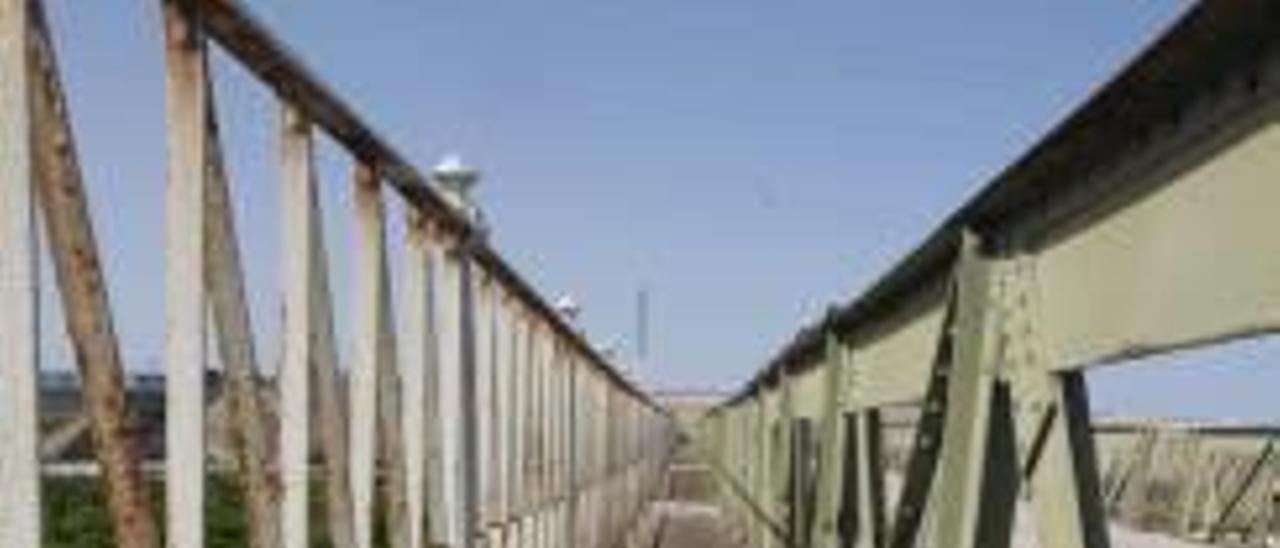 Estado de la plataforma del puente de Fortaleny.