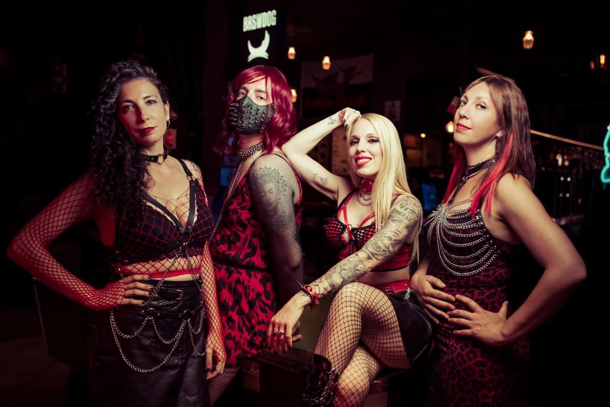 Drea Infêrno,  Paola Spårk,  Cøral Hëll y Annie Lîmbo son las integrantes de Lyra’s Hëll