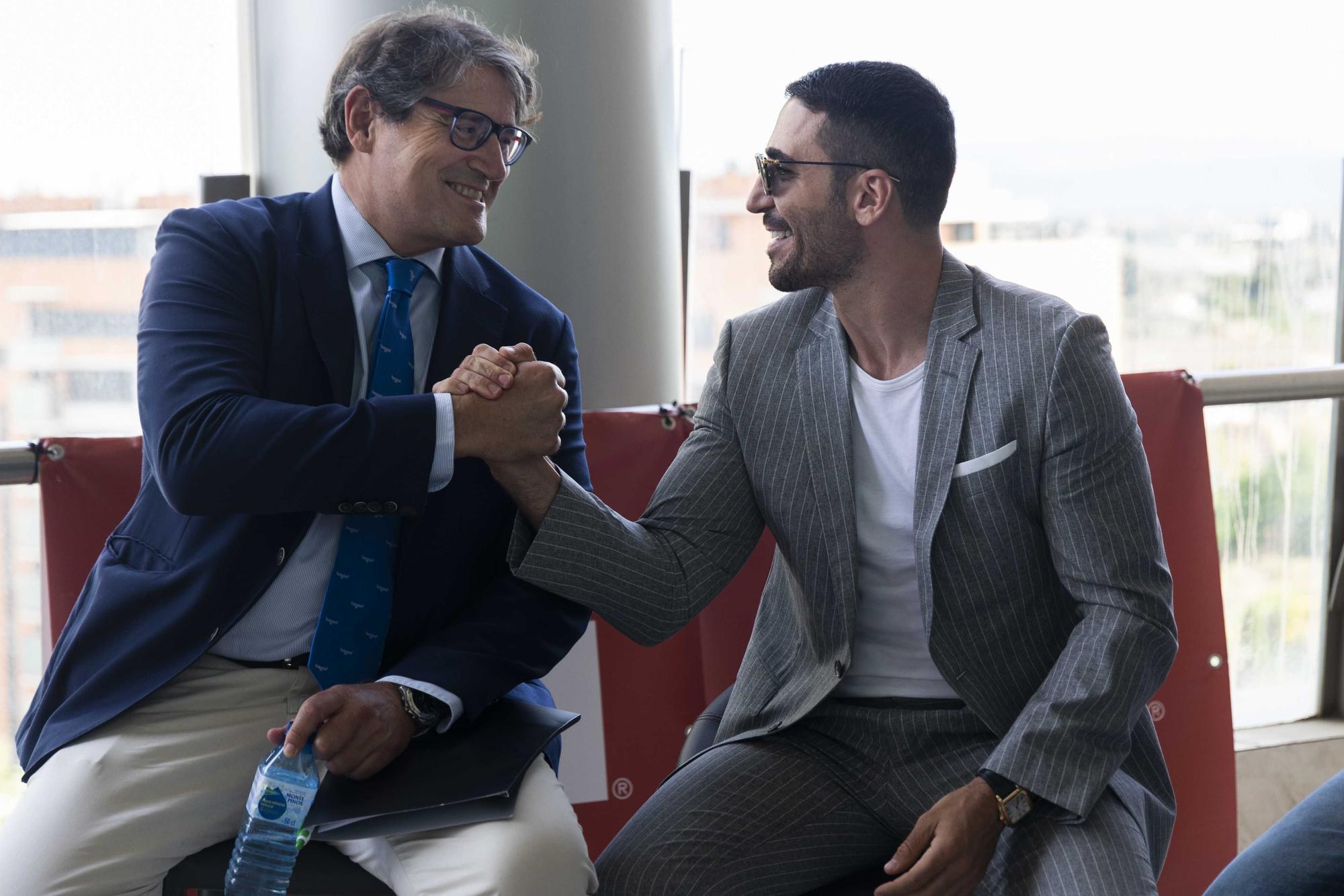 Miguel Ángel Silvestre triunfa en la presentación de Mar de Sons en València