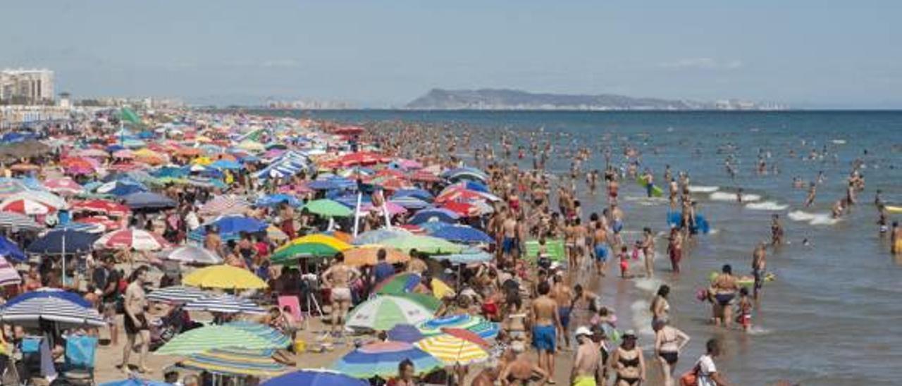 Los hoteles de la playa de Gandia registran el mejor agosto desde 2007