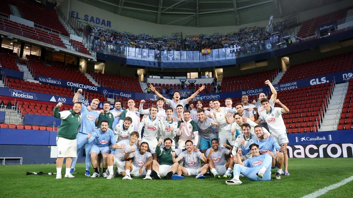 El Espanyol celebra la permanencia en El Sadar