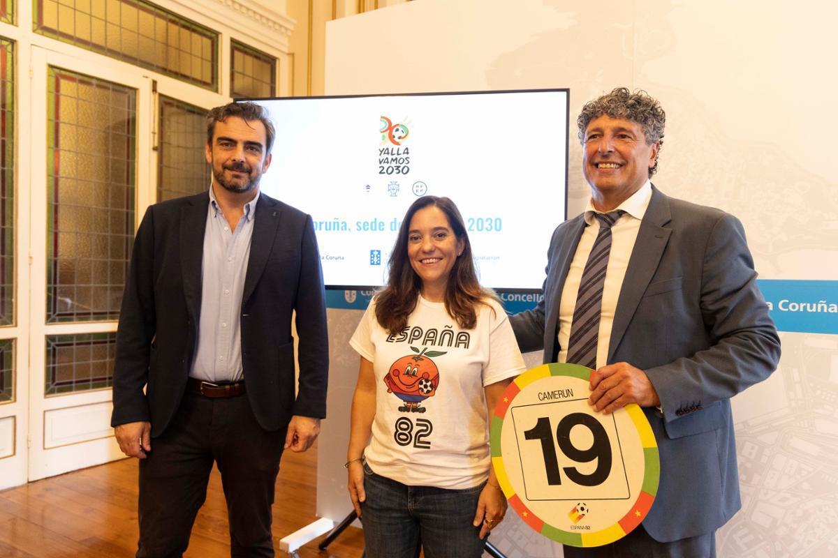 El conselleiro Diego Calvo y la alcaldesa Inés Rey en la presentación de la candidatura de A Coruña para el Mundial 2030