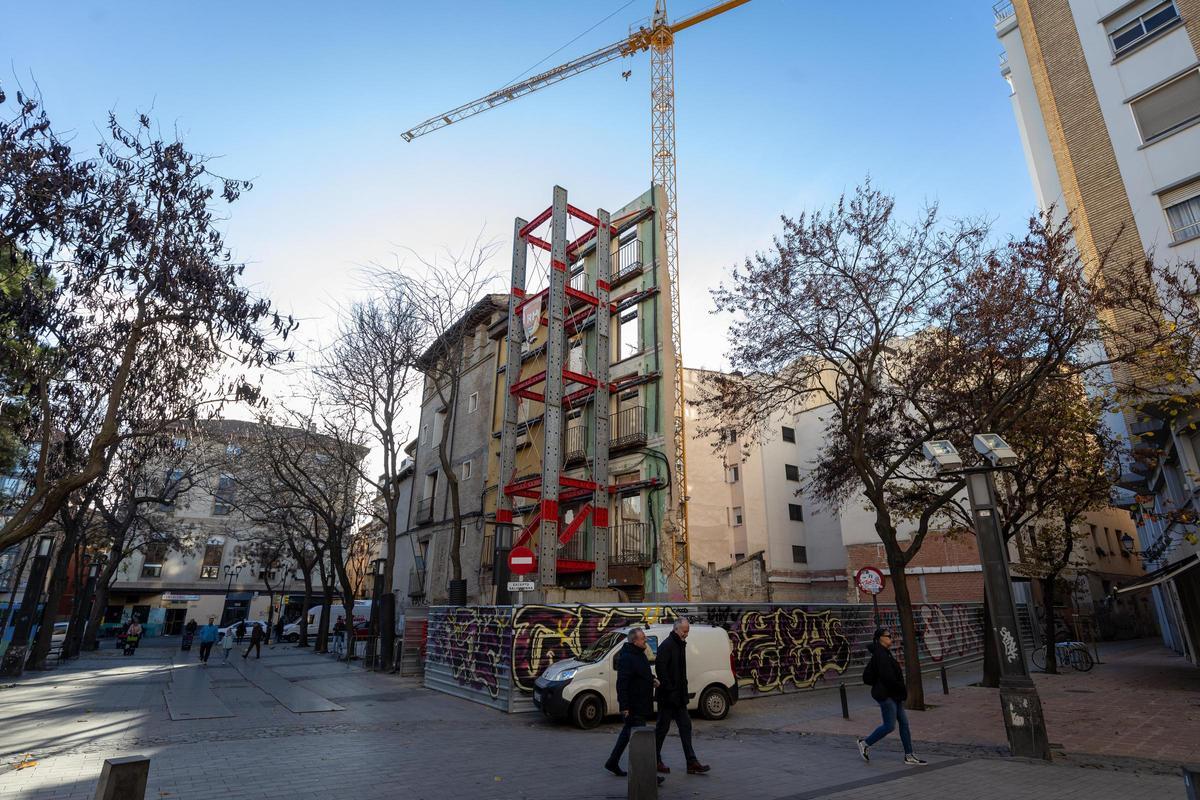Una promoción de vivienda en construcción en la plaza de la Magdalena.