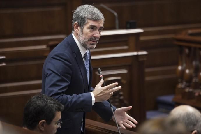 Pleno en el Parlamento de Canarias