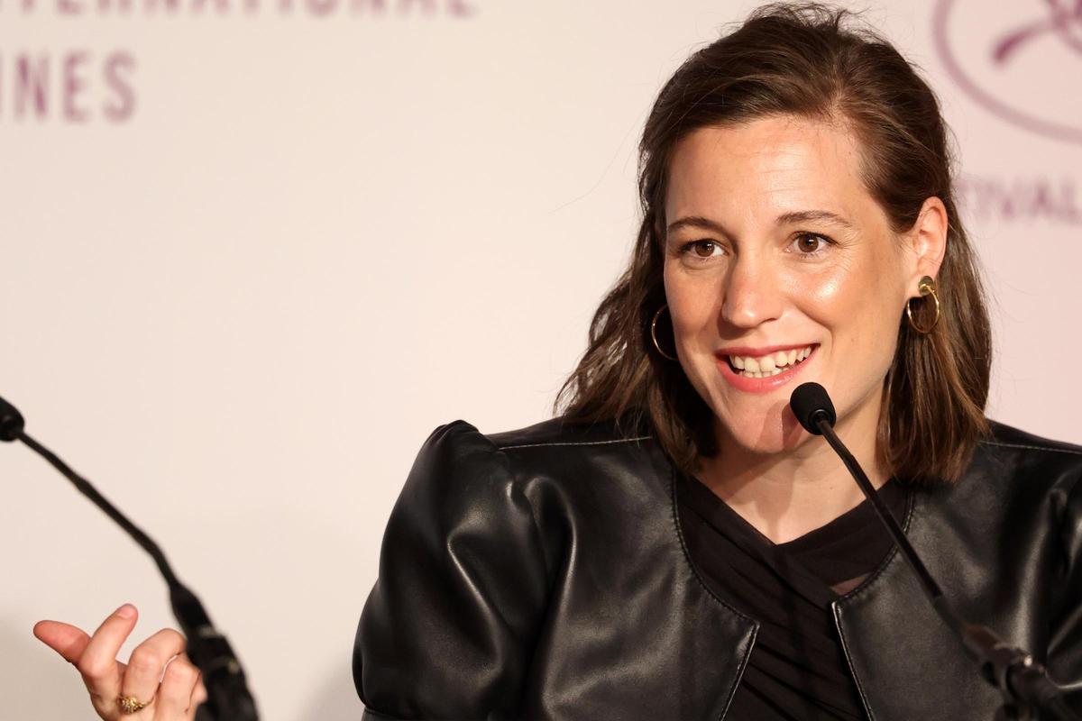 Carla Simón y el equipo de Romería posan en Cannes