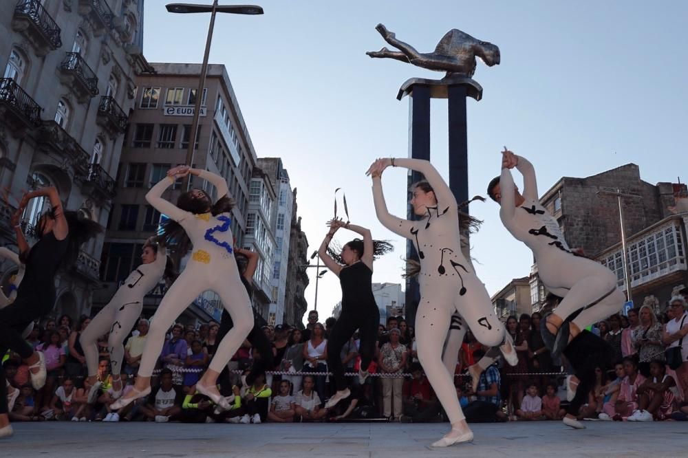 Vikul pone en pie de danza a Vigo