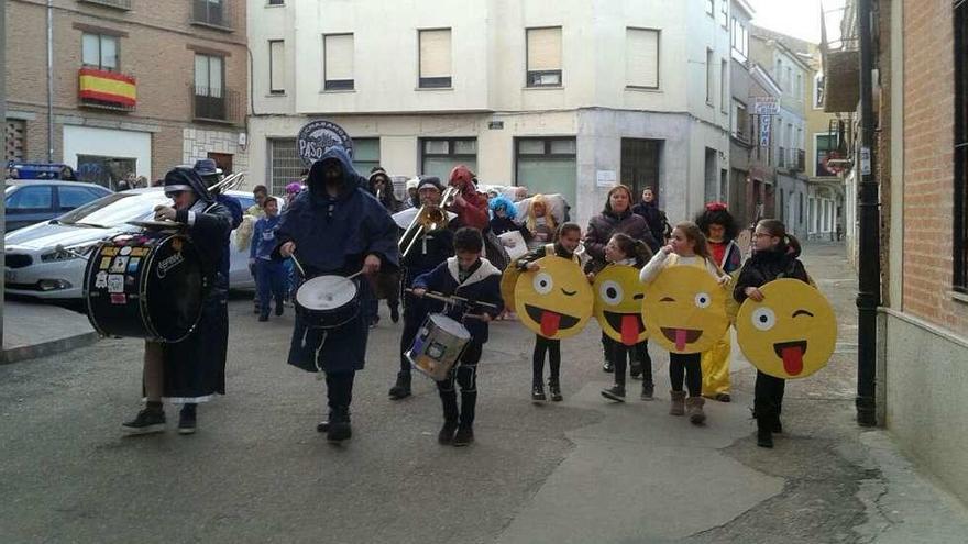 Villalpando celebra el Carnaval a ritmo de charanga