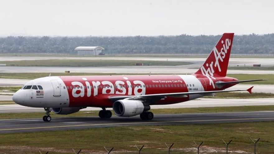 Muere un bebé en un vuelo de AirAsia que iba de Malasia a Australia