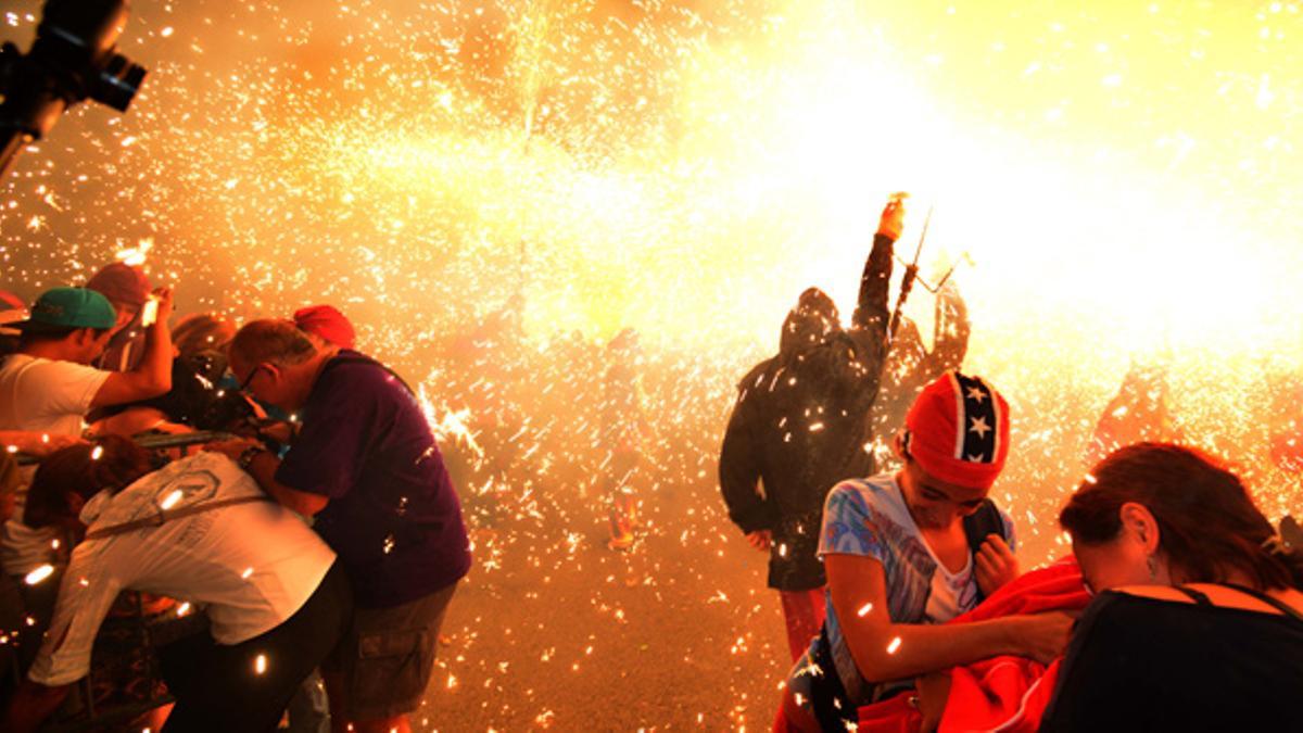 El correfoc enciende la noche de la Mercè