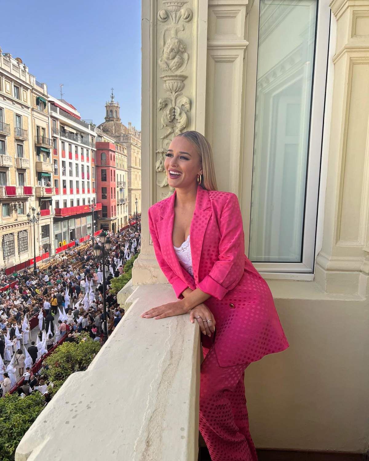 El de Mango más buscado: rosa fucsia, con lunares y un 'salvalooks' para invitadas para la Abril - Woman