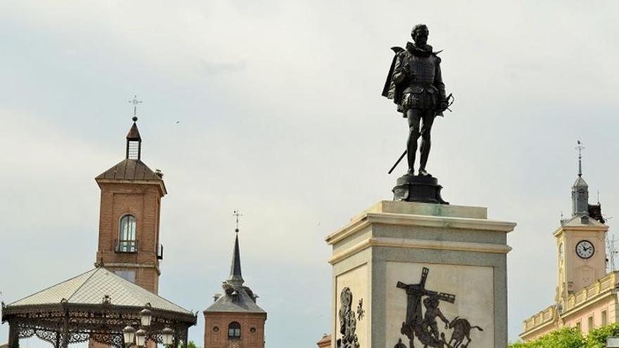 El tren temático que recorre las huellas de Cervantes entre Madrid y Alcalá vuelve este fin de semana