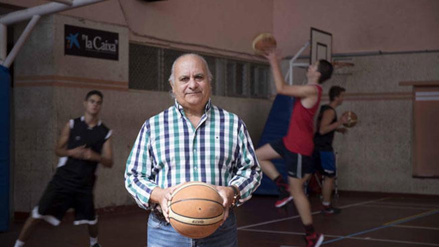 Martínez Terzado, en Salesianos, en un entrenamiento de los júniors