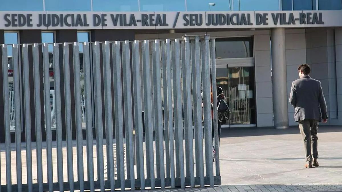 El Juzgado de Primera Instancia e Instrucción número 2 de Vila-real investiga a un funcionario y a una concejala de Vila-real por el presunto absentismo laboral del primero.