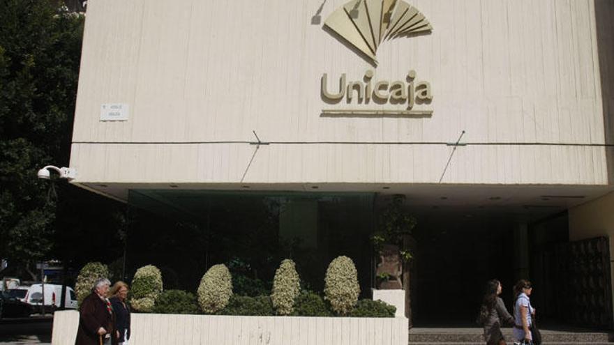 Imagen de la sede central de Unicaja, en la Avenida de Andalucía.