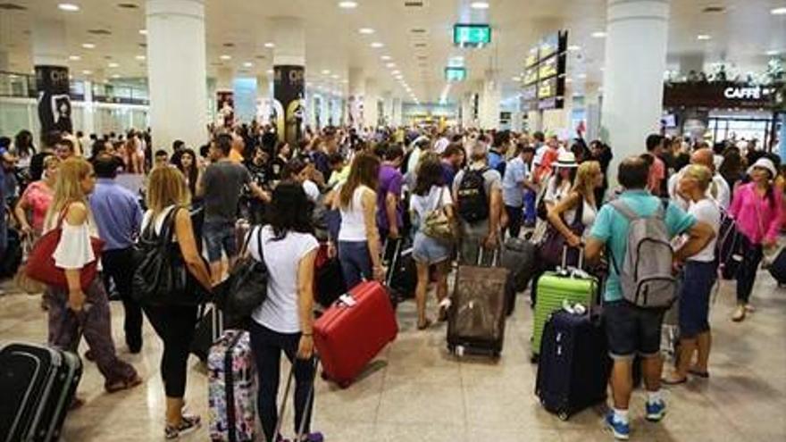 El Gobierno impone unos servicios mínimos del 90% en la huelga de seguridad del aeropuerto de El Prat