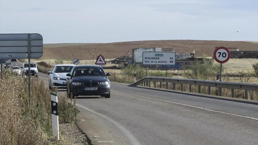 Los municipios de la EX-206 recogen firmas para que se convierta en autovía