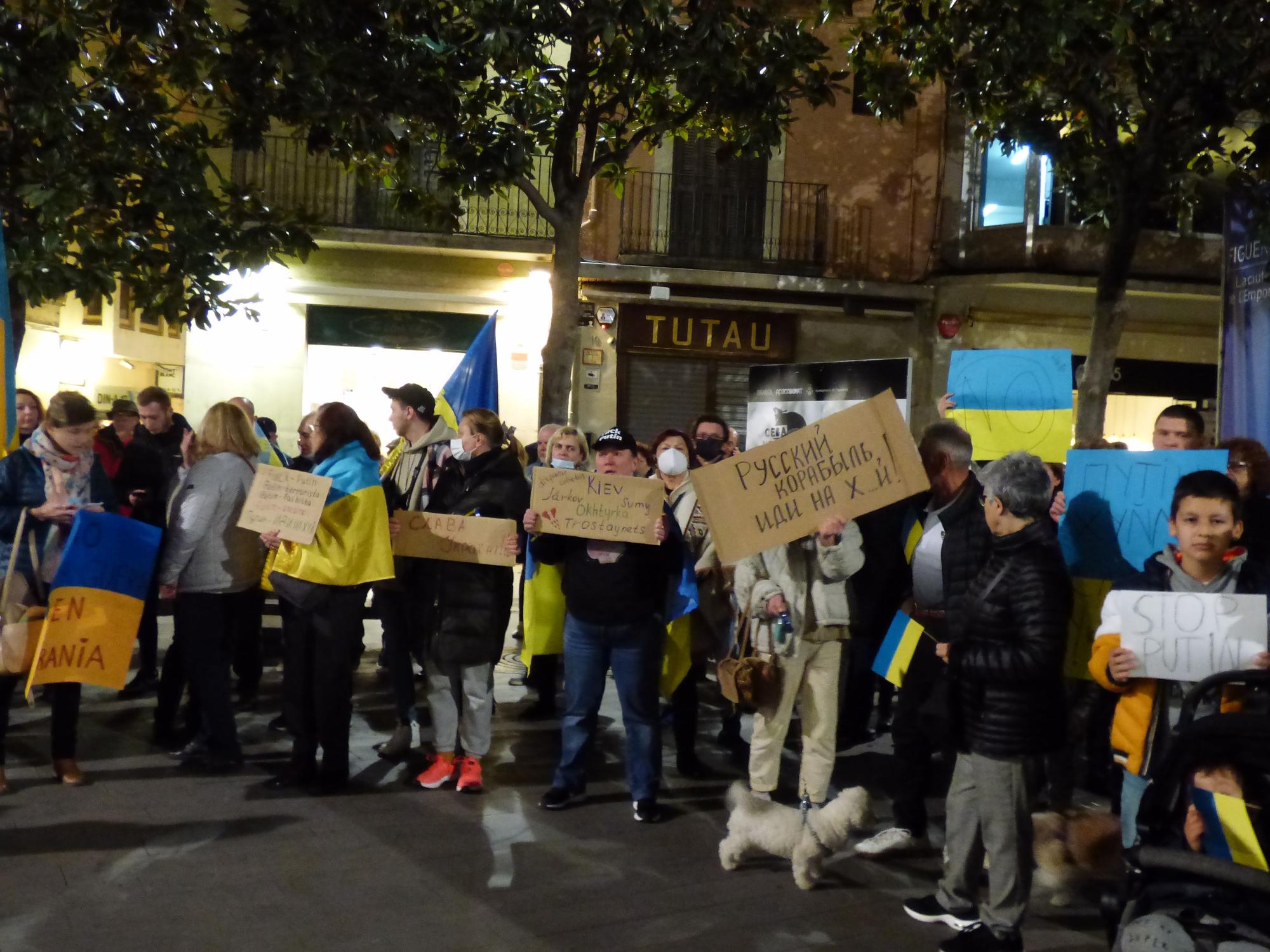 Concentració a Figueres contra la guerra a Ucraïna