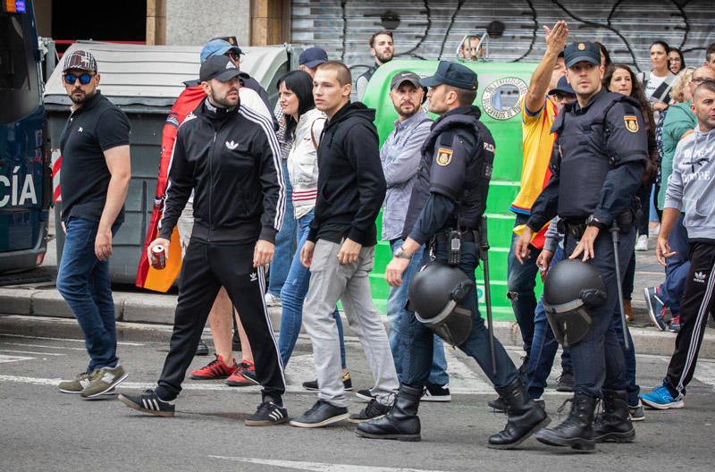 9 d'Octubre: Tensión en las manifestaciones en el centro de València