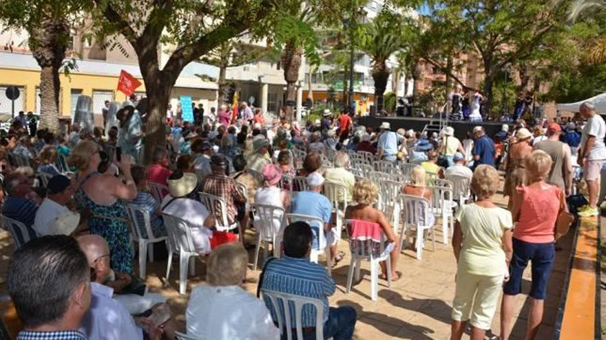 La celebración del Día de Europa reúne a cientos  de personas en Torrevieja