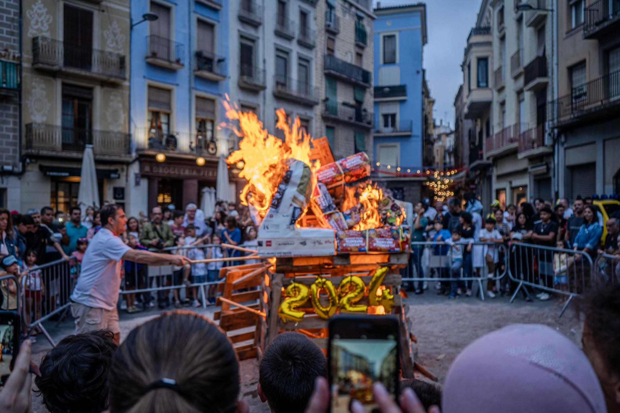 La revetlla i la flama del Canigó arriben a Manresa