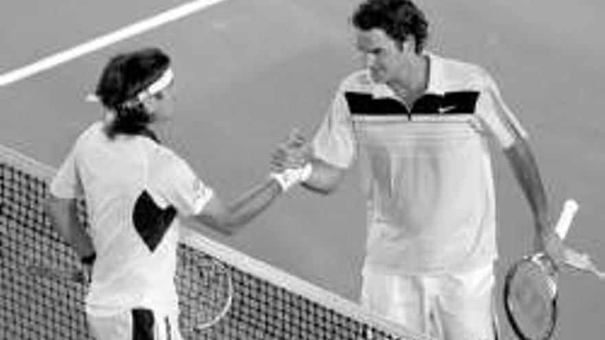 Tommy Robredo fuerza a Roger Federer sin éxito