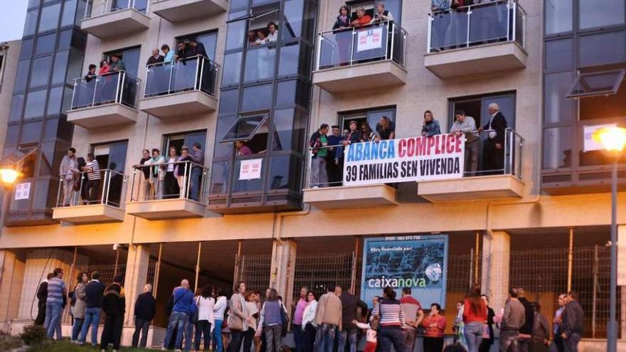 Damnificados de la promotora ocuparon sus viviendas, ahora en propiedad de la Sareb. // Bernabé/Gutier