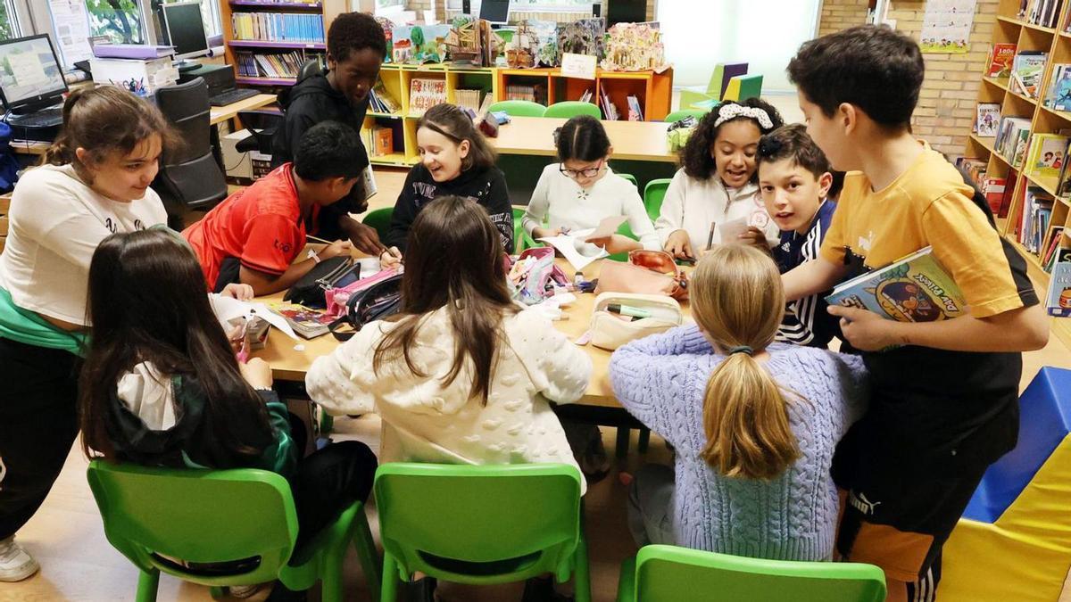 Alumnos de un colegiopúblico de Vigo, en el aula.