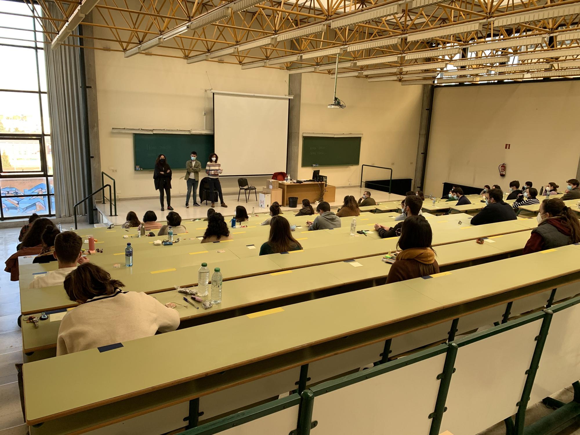 La hora de la verdad para casi 1.500 futuros médicos que se examinan del MIR en Oviedo